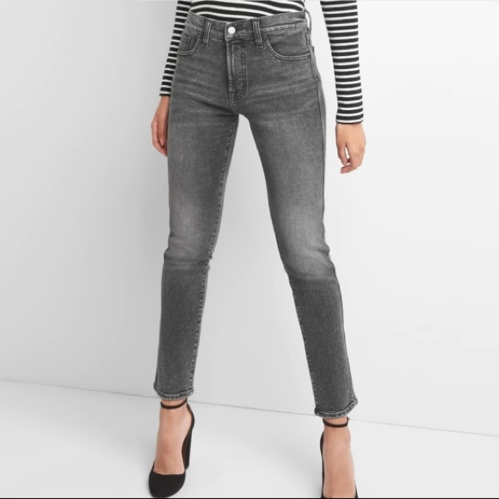 GAP High Rise Slim Straight ‘Washed Black’ Jeans